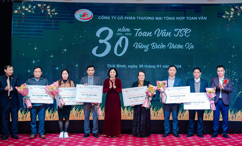 Công ty Cổ phần Thương mại tổng hợp Toan Vân kỷ niệm 30 năm thành lập