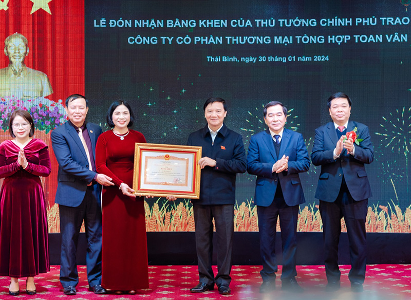 Công ty Cổ phần Thương mại tổng hợp Toan Vân kỷ niệm 30 năm thành lập