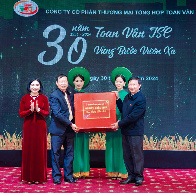 Công ty Cổ phần Thương mại tổng hợp Toan Vân kỷ niệm 30 năm thành lập